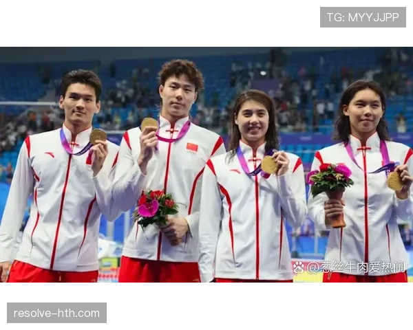 格蕾琴·沃尔什助力美国队夺得混合泳接力银牌