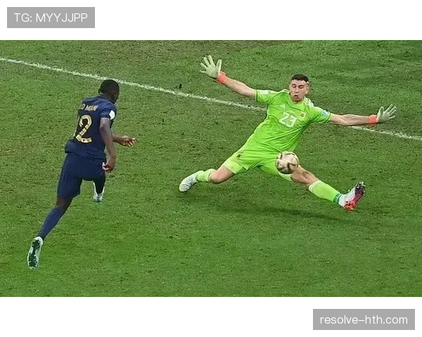 利桑德罗·马丁内斯世界杯决赛表现抢眼,助阿根廷勇夺冠军 利桑德罗·马丁内斯世界杯决赛表现抢眼,助阿根廷勇夺冠军