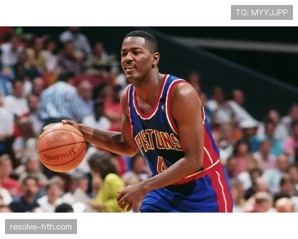 乔·杜马斯突破拉开空间效率提升显著改变球队进攻节奏