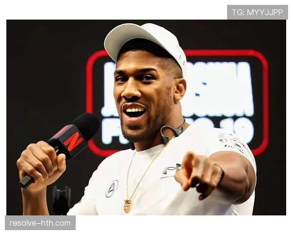 听说安东尼·约书亚比赛后喝的是矿泉水还是香槟，生活也太反差了吧？